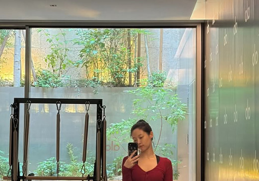 설현, 탄탄 복근에 쭉뻗은 레깅스핏…'입간판 여신'다운 독보적 몸매 [N샷]