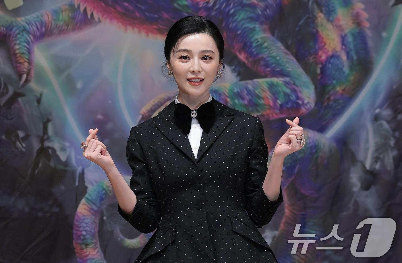 (부천=뉴스1) 권현진 기자 = 배우 판빙빙이 3일 오후 경기도 부천시 원미구 현대백화점 중동점에서 열린 ‘제30회 부천국제판타스틱영화제’ 해외 영화인 초청 기자회견에 참석해 포즈 …
