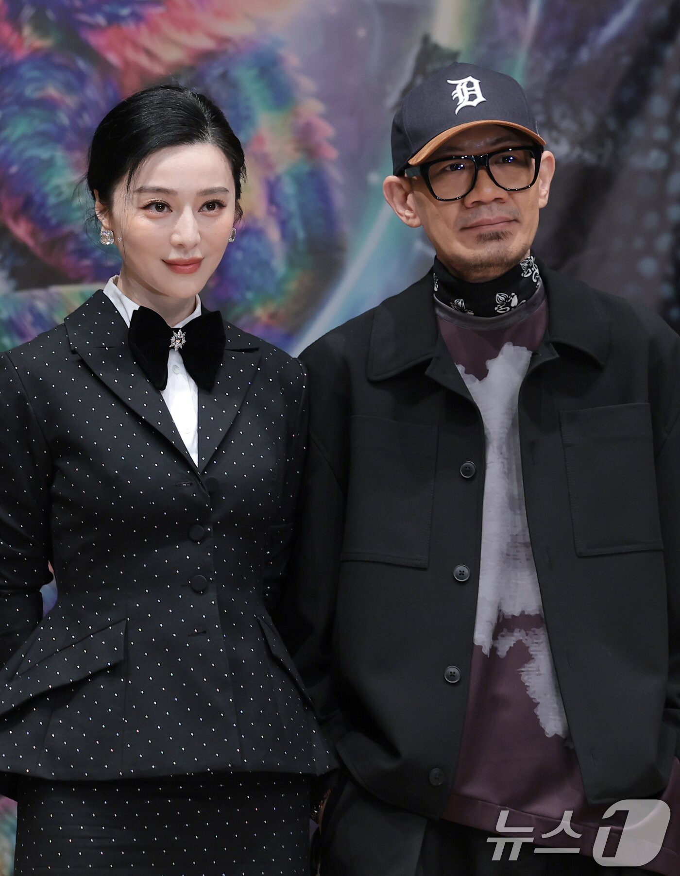 본문 이미지 - 배우 판빙빙과 총 킷 옹 감독(오른쪽)이 3일 오후 경기도 부천시 원미구 현대백화점 중동점에서 열린 ‘제30회 부천국제판타스틱영화제’ 해외 영화인 초청 기자회견에 참석해 포즈를 취하고 있다. 2026.7.3 ⓒ 뉴스1 권현진 기자