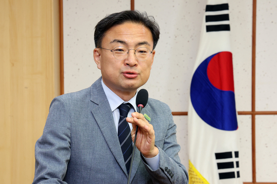 인사말하는 신장식 권한대행