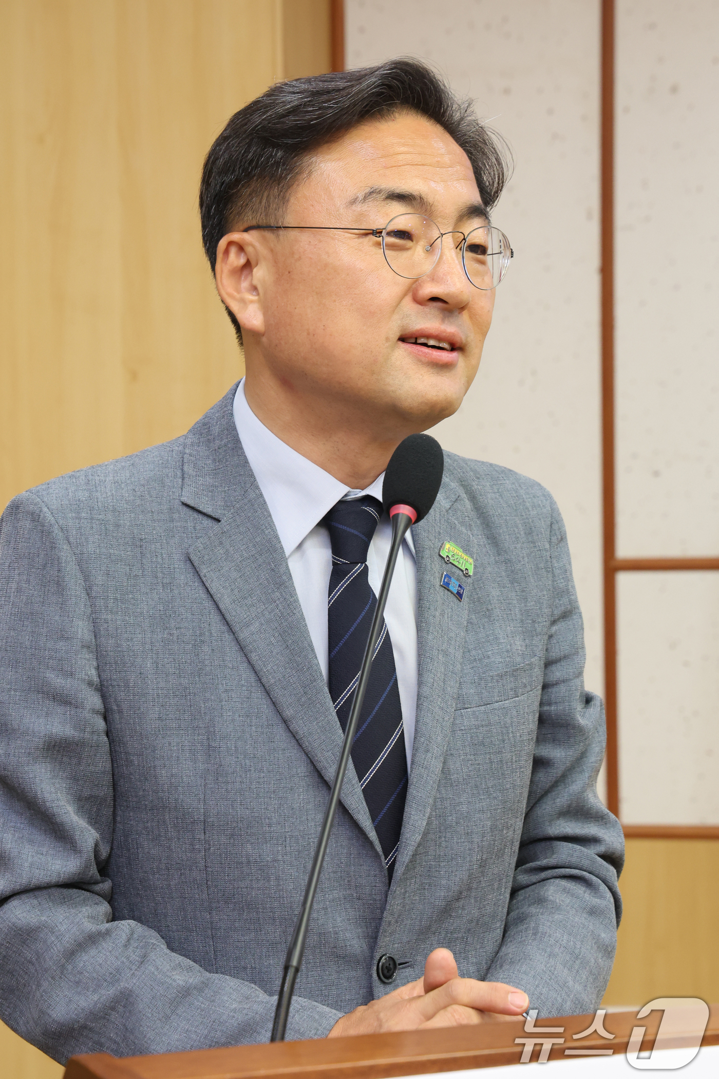 (서울=뉴스1) 황기선 기자 = 신장식 조국혁신당 당대표 권한대행이 3일 오후 서울 여의도 국회 의원회관에서 '노회찬 8주기 추모 심포지엄'에서 인사말을 하고 있다.  2026.7 …