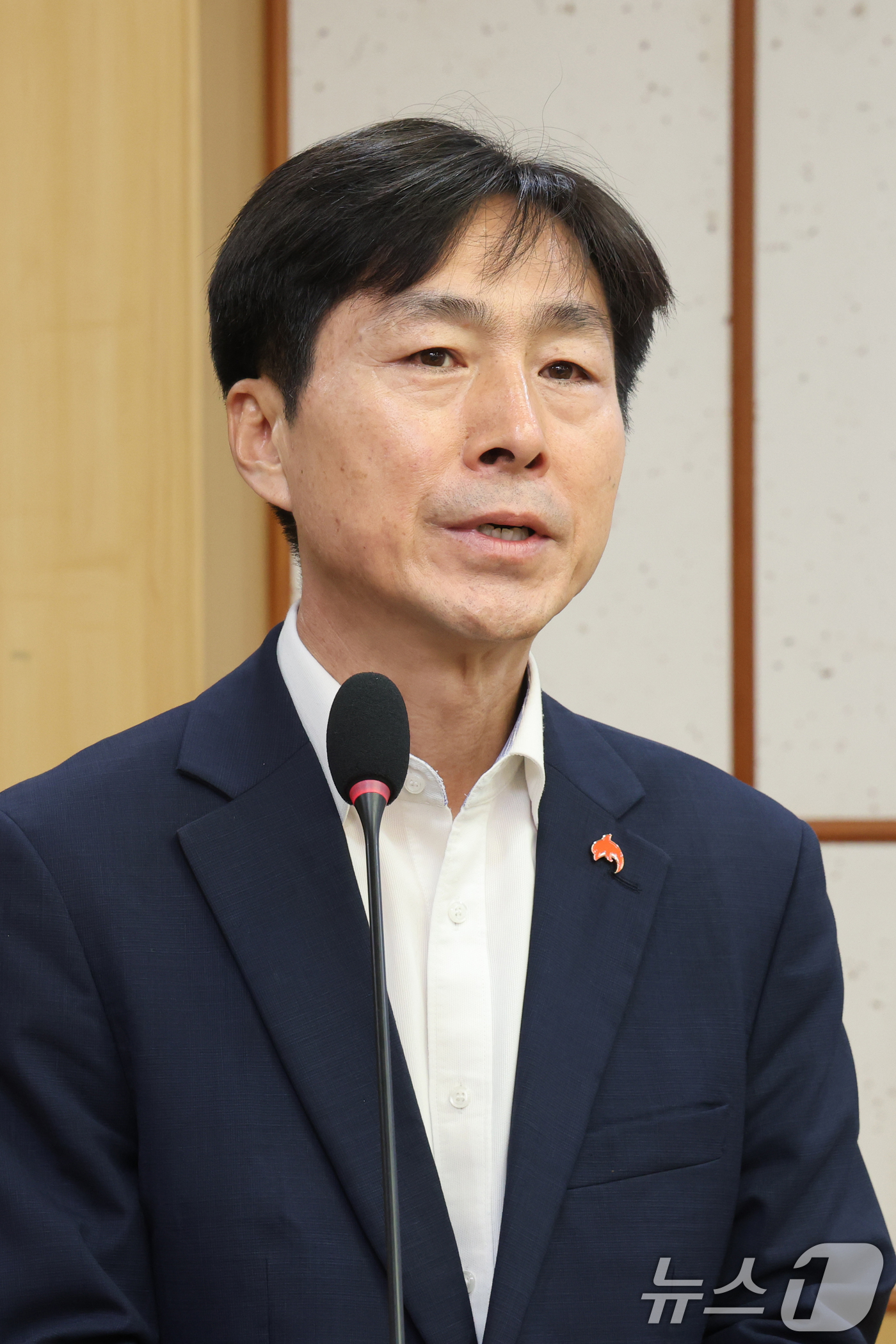 (서울=뉴스1) 황기선 기자 = 한창민 사회만주당 대표가 3일 오후 서울 여의도 국회 의원회관에서 '노회찬 8주기 추모 심포지엄'에서 인사말을 하고 있다.  2026.7.3/뉴스1 …
