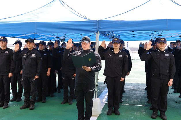 "실전처럼 바다 누볐다"…동해해경청 고속단정 최강팀 가린다