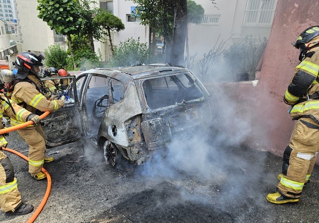 부산진구 범천동 주차장서 LPG車 화재…리튬이온배터리 발화 추정