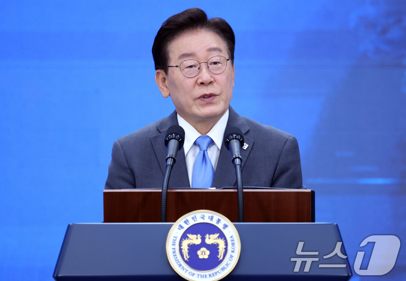 (진주=뉴스1) 허경 기자 = 이재명 대통령이 3일 경남 진주시에서 열린 영남권 첨단산업 발전비전 국민보고회에서 축사를 하고 있다. 2026.7.3/뉴스1