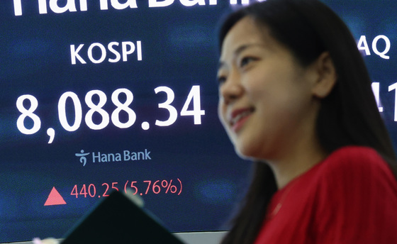 코스피 5%대 급등, 8088.34 마감