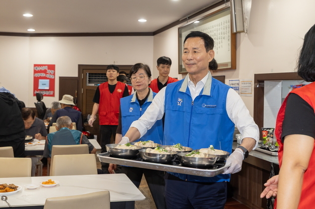 최정호 익산시장 취임 첫 복지 행보는 '다이로움 밥차' 배식 봉사