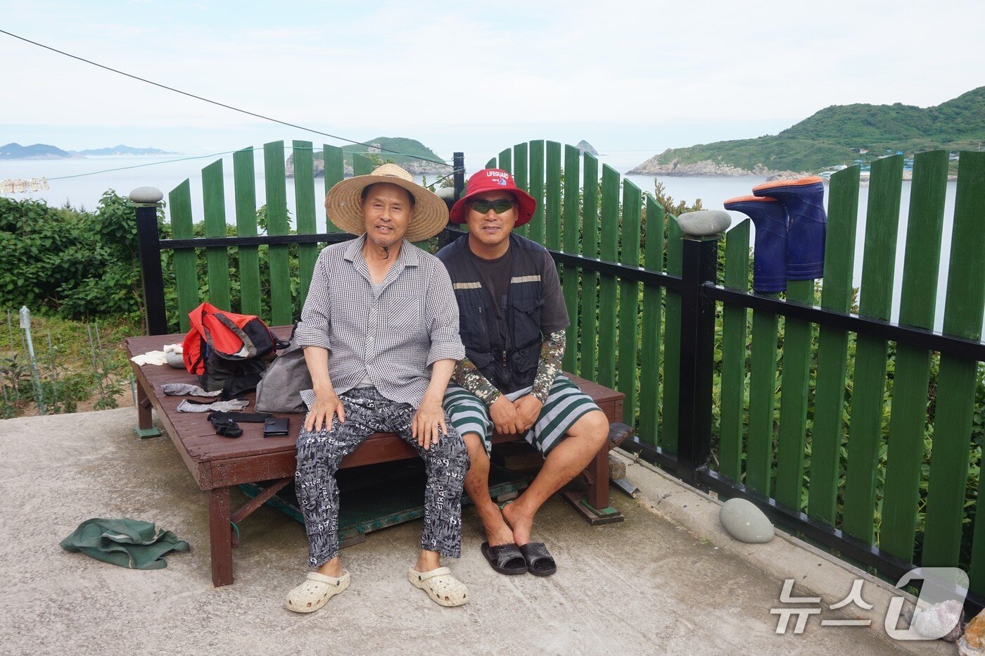본문 이미지 - 박병철 맹골도내연발전소장(오른쪽)이 포즈를 취하고 있다. 2026.7.3 뉴스1 ⓒ News1 조영석 기자 