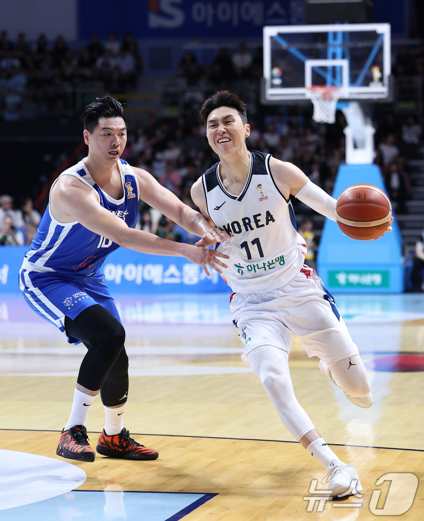(고양=뉴스1) 김성진 기자 = 대한민국 농구 대표팀 이우석이 3일 경기도 고양시 고양소노아레나에서 열린 2027 FIBA 월드컵 아시아 예선 1라운드 B조 윈도우3 대한민국과 대 …