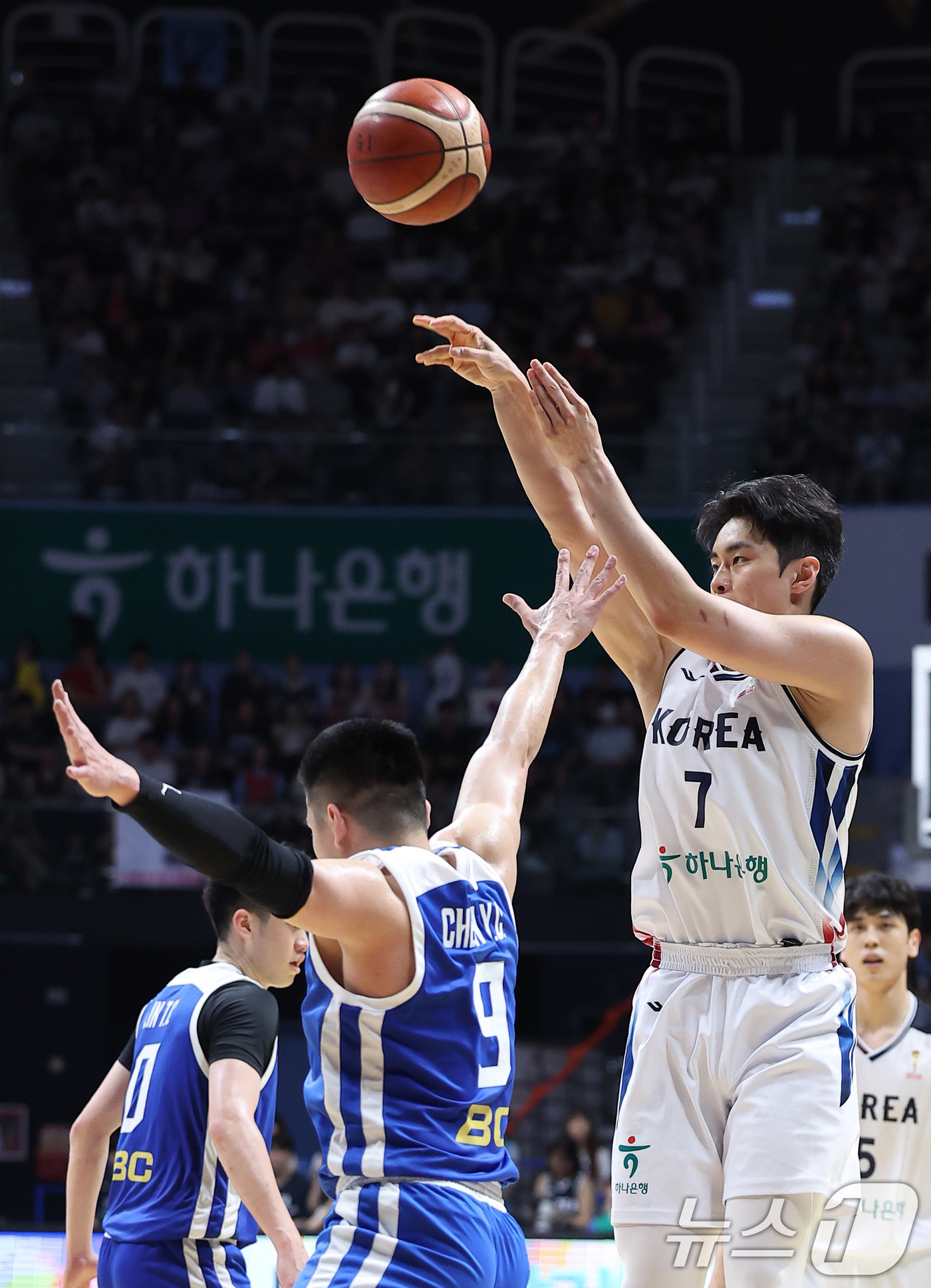 (고양=뉴스1) 김성진 기자 = 대한민국 농구 대표팀 유기상이 3일 경기도 고양시 고양소노아레나에서 열린 2027 FIBA 월드컵 아시아 예선 1라운드 B조 윈도우3 대한민국과 대 …