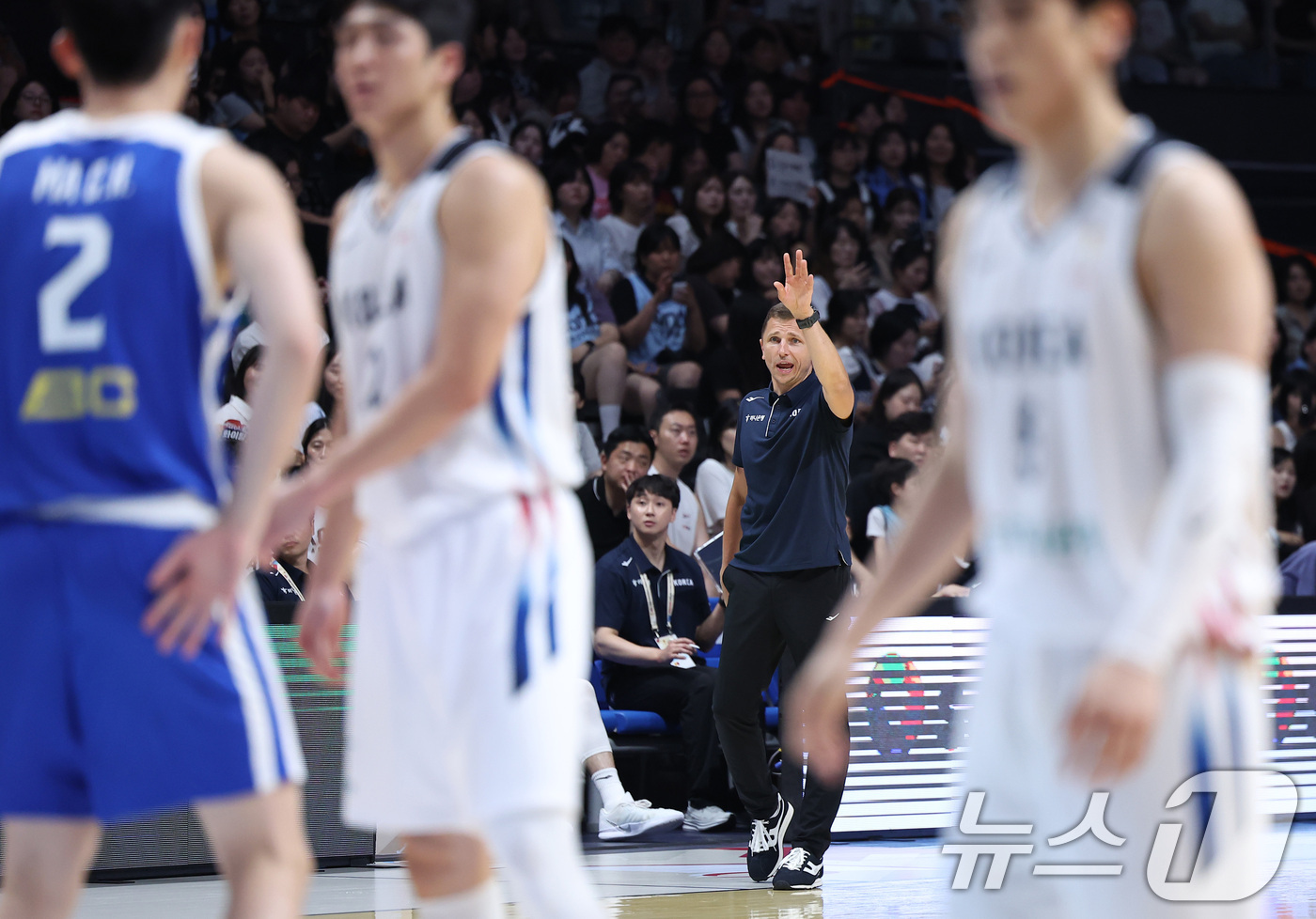(고양=뉴스1) 김성진 기자 = 대한민국 농구 대표팀 니콜라스 마줄스 감독이 3일 경기도 고양시 고양소노아레나에서 열린 2027 FIBA 월드컵 아시아 예선 1라운드 B조 윈도우3 …