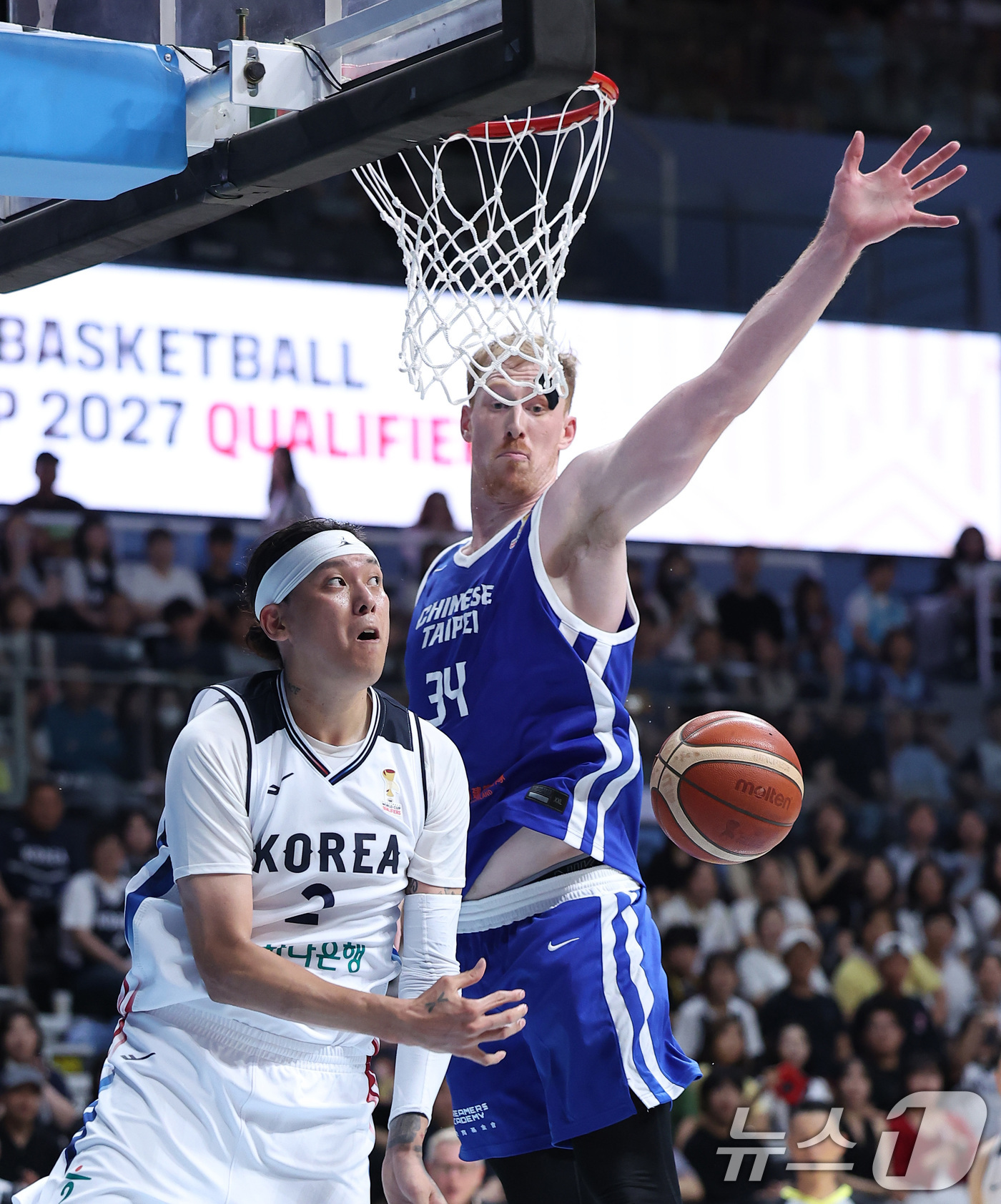 (고양=뉴스1) 김성진 기자 = 대한민국 농구 대표팀 최준용이 3일 경기도 고양시 고양소노아레나에서 열린 2027 FIBA 월드컵 아시아 예선 1라운드 B조 윈도우3 대한민국과 대 …