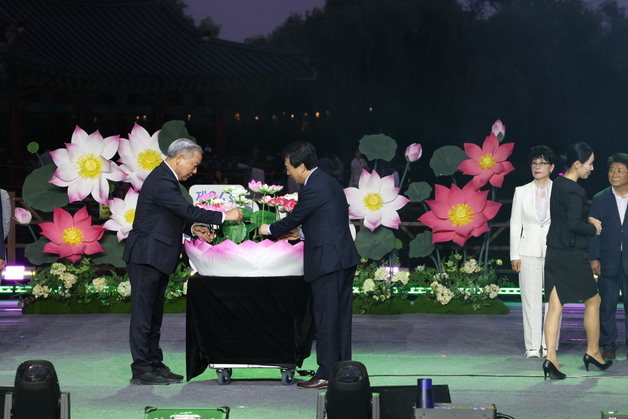 24회 서동연꽃축제 개막식…박수현 충남지사 등 2000명 참석