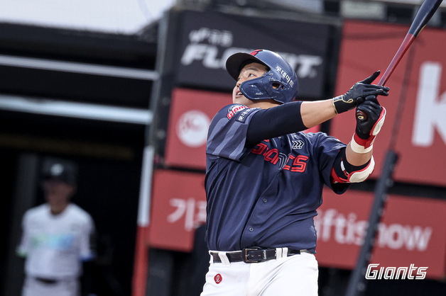 한동희 6년 만에 멀티 홈런…롯데, KT 4-0 제압