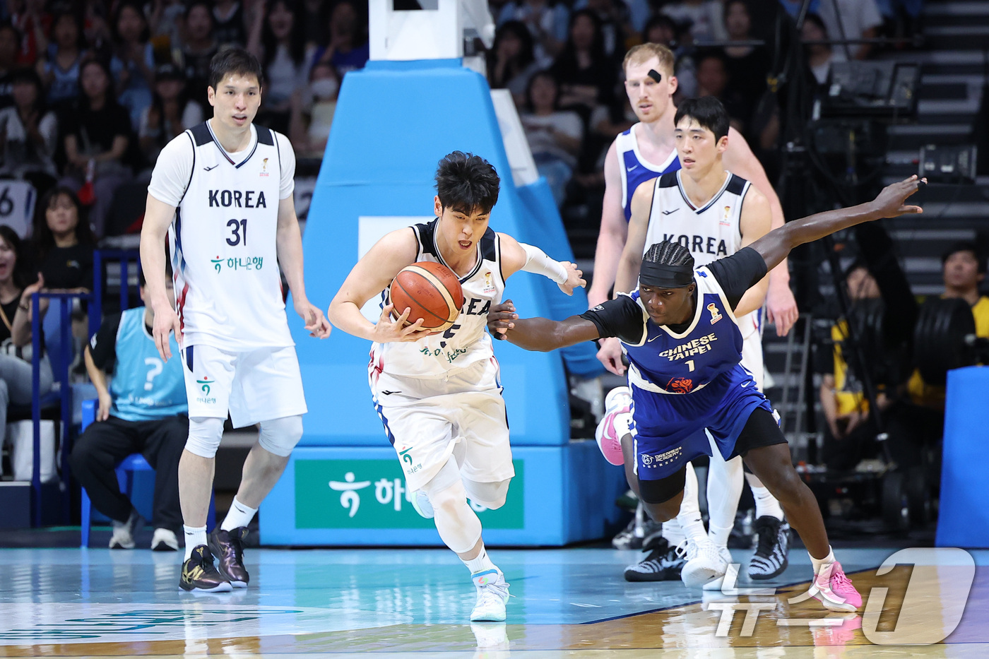 (고양=뉴스1) 김성진 기자 = 대한민국 농구 대표팀 변준형이 3일 경기도 고양시 고양소노아레나에서 열린 2027 FIBA 월드컵 아시아 예선 1라운드 B조 윈도우3 대한민국과 대 …