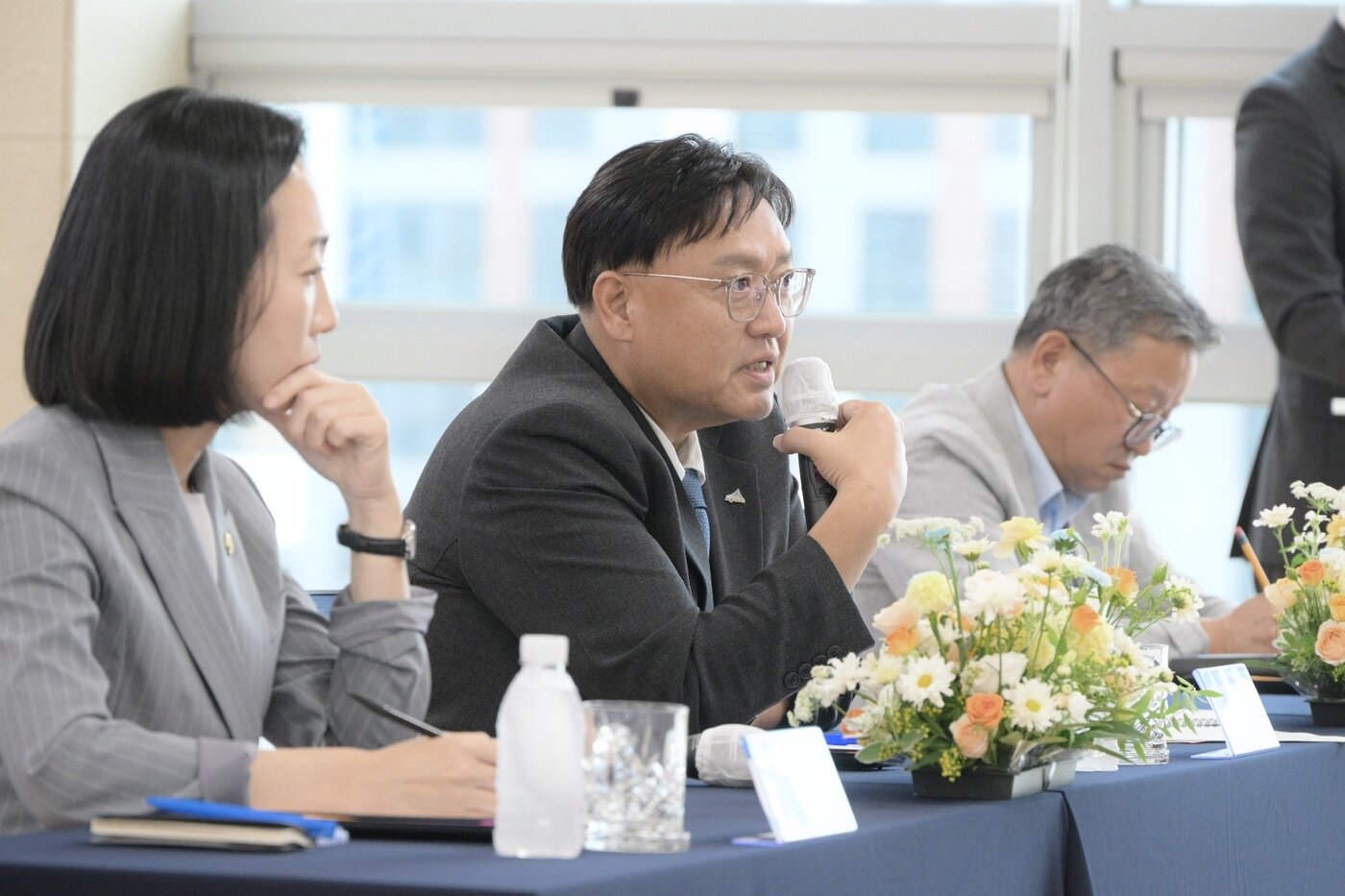 본문 이미지 - 조상호 세종시장(왼쪽서 두번째)이 29일 나성동 시민과의 대화에서 발언하고 있다. (세종시 제공. 재판매 및 DB 금지)