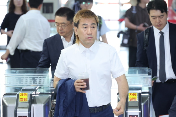 청문회 출석하는 김병지 부회장