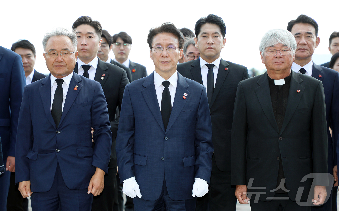 (제주=뉴스1) 오미란 기자 = 더불어민주당 대표 선거에 출마한 김민석 전 국무총리가 30일 오전 제주시 봉개동 제주4·3평화공원을 방문하고 있다. 2026.7.30/뉴스1