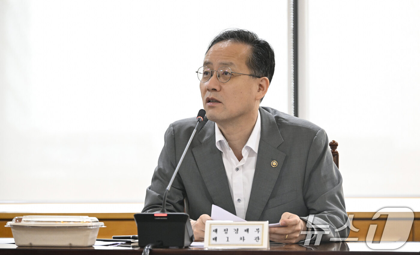 (서울=뉴스1) = 이형일 재정경제부 차관이 30일 서울 중구 은행회관에서 '거시경제금융회의'를 주재하고 있다. (재정경제부 제공. 재판매 및 DB금지) 2026.7.30/뉴스1