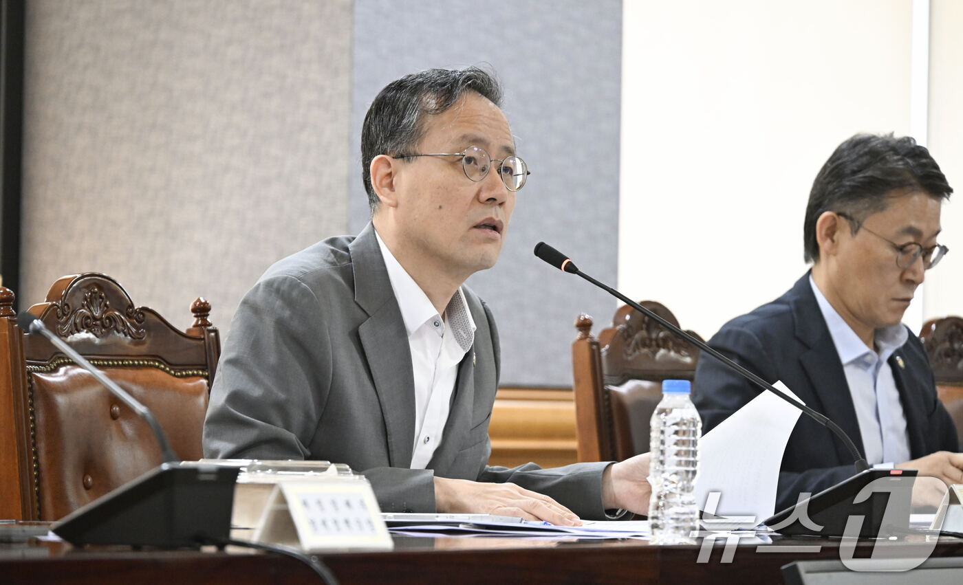 (서울=뉴스1) = 이형일 재정경제부 차관이 30일 서울 중구 은행회관에서 '거시경제금융회의'를 주재하고 있다. (재정경제부 제공. 재판매 및 DB금지) 2026.7.30/뉴스1