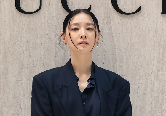 이영애, 고혹미 물씬