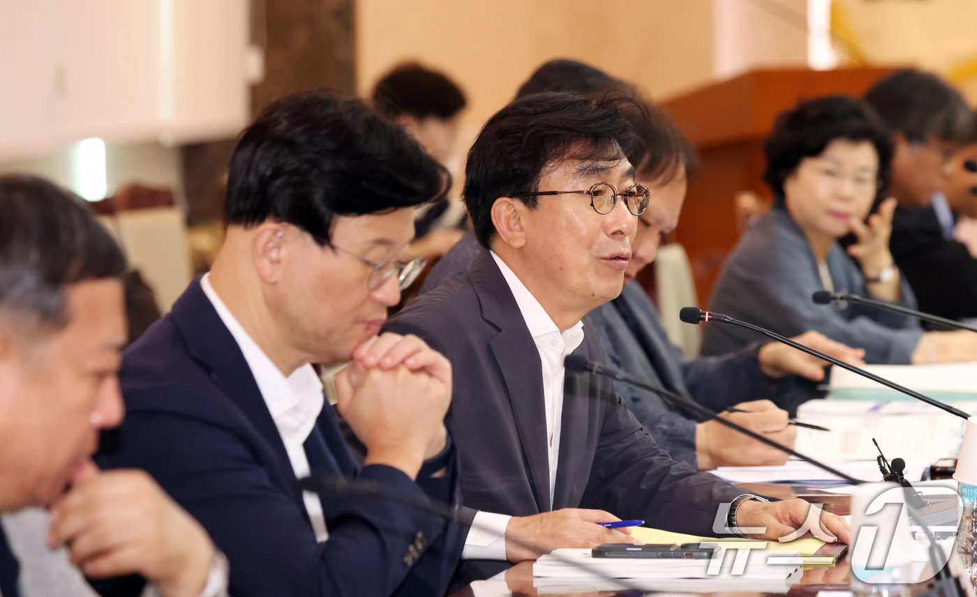 (서울=뉴스1) 김명섭 기자 = 정기현 의료혁신위원회 위원장이 30일 오전 서울 종로구 세종대로 정부서울청사에서 열린 제8차 의료혁신위원회에서 모두 발언을 하고 있다.  2026. …