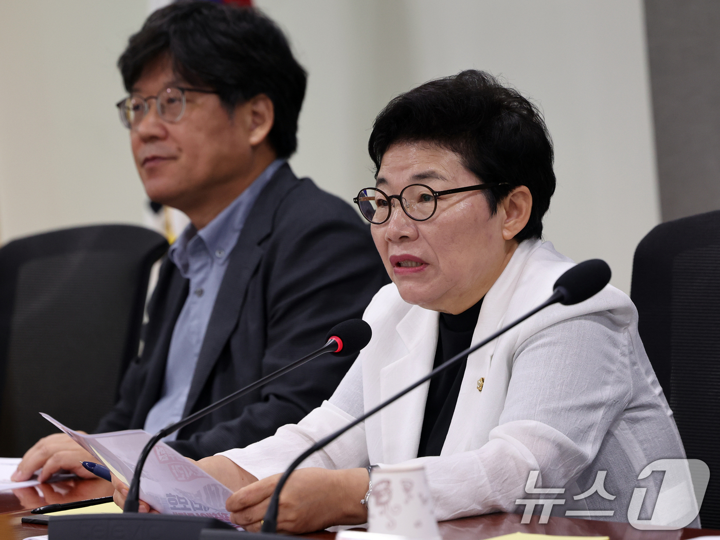 (서울=뉴스1) 황기선 기자 = 임이자 국민의힘 의원이 30일 오전 서울 여의도 국회 의원회관에서 열린 ‘노란봉투법·주52시간 규제 부작용과 국민 일자리 보호를 위한 노동 정책의 …