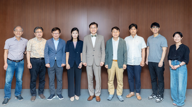 카카오, AI&기술윤리소위원회 외부 자문단 발족…전문가 7인 참여
