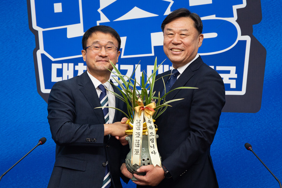 김종훈 진보당 신임 대표, 與 한병도 만나 초과세수 위원회 제안