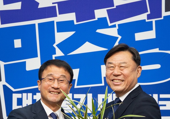 김종훈 진보당 신임 대표 축하하는 한병도 민주당 대표 직무대행