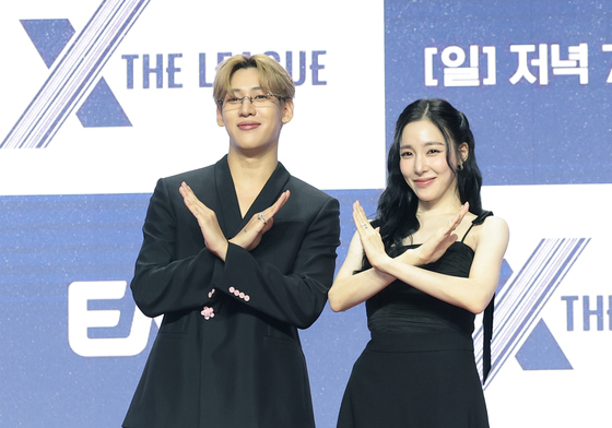 '액스 더 리그' 뱀뱀과 티파니영