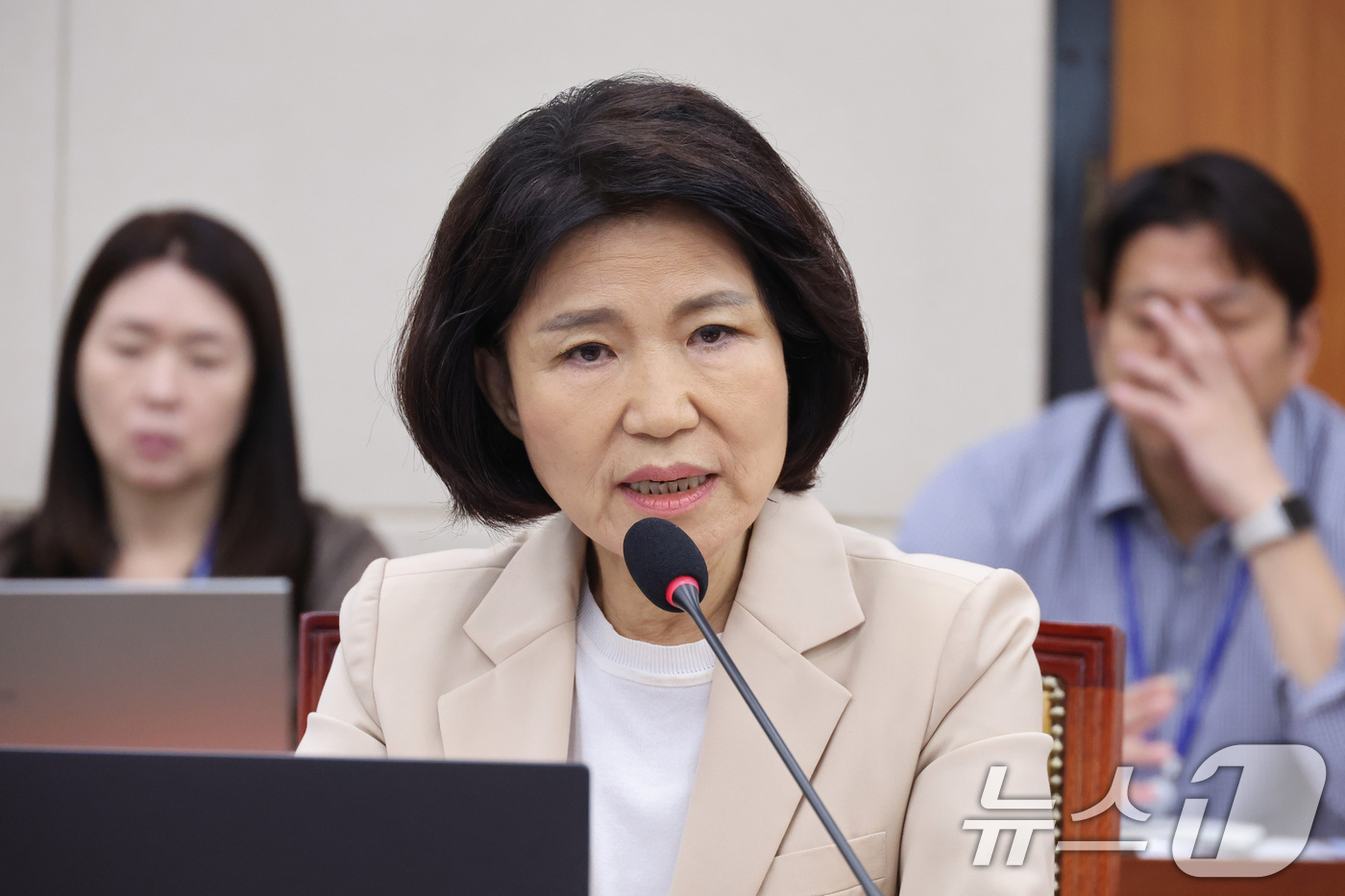 (서울=뉴스1) 신웅수 기자 = 이진숙 국민의힘 의원이 30일 서울 여의도 국회에서 열린 과학기술정보방송통신위원회 전체회의에서 발언하고 있다. 2026.7.30/뉴스1