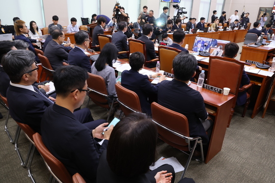 "거기는 끼지 마시고" 문진희 심판위원장, 청문회 발언 논란