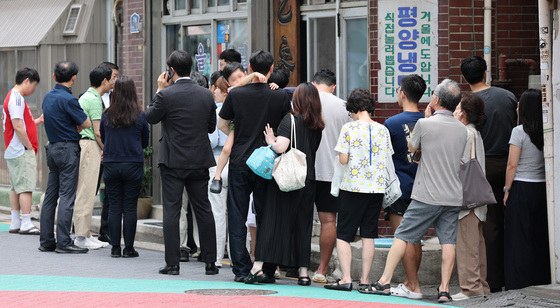 '무더위도 못막는 냉면 사랑'