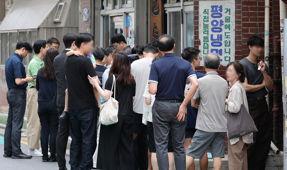 무더위에 냉면 찾는 시민들