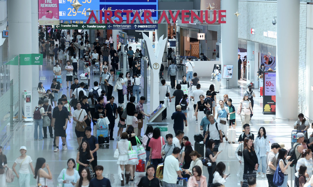 휴가철 맞은 인천공항