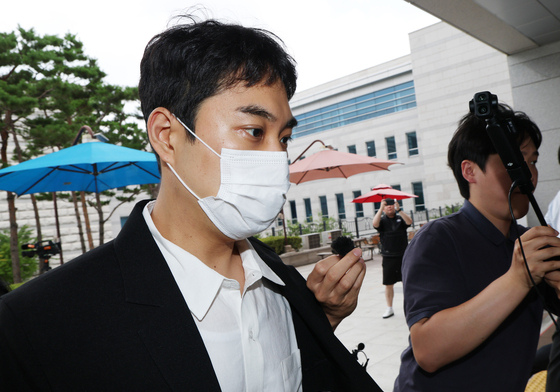 청주지법 들어가는 최영중 전 청주시의원