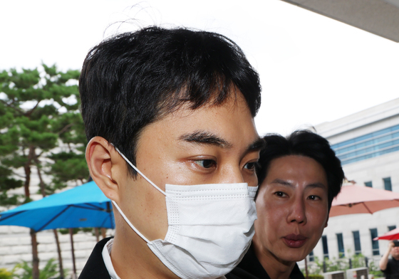청주지법 들어가는 최영중 전 청주시의원