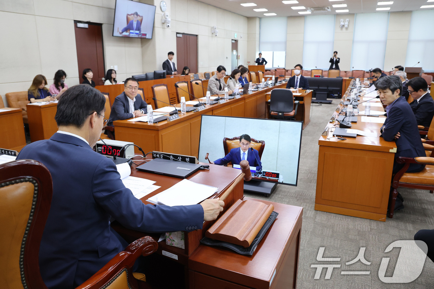 (서울=뉴스1) 신웅수 기자 = 윤상현 위원장이 30일 서울 여의도 국회에서 열린 제9회 전국동시 지방선거 투표용지 부족사태 등 국민참정권 침해 진상규명 및 선거관리 개혁을 위한 …