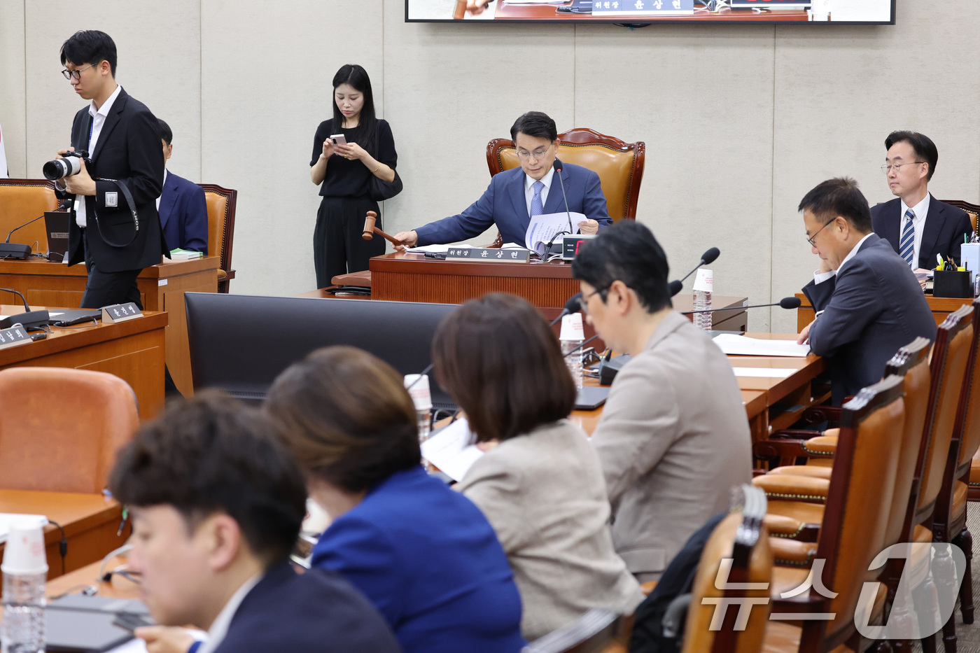 (서울=뉴스1) 신웅수 기자 = 윤상현 위원장이 30일 서울 여의도 국회에서 열린 제9회 전국동시 지방선거 투표용지 부족사태 등 국민참정권 침해 진상규명 및 선거관리 개혁을 위한 …
