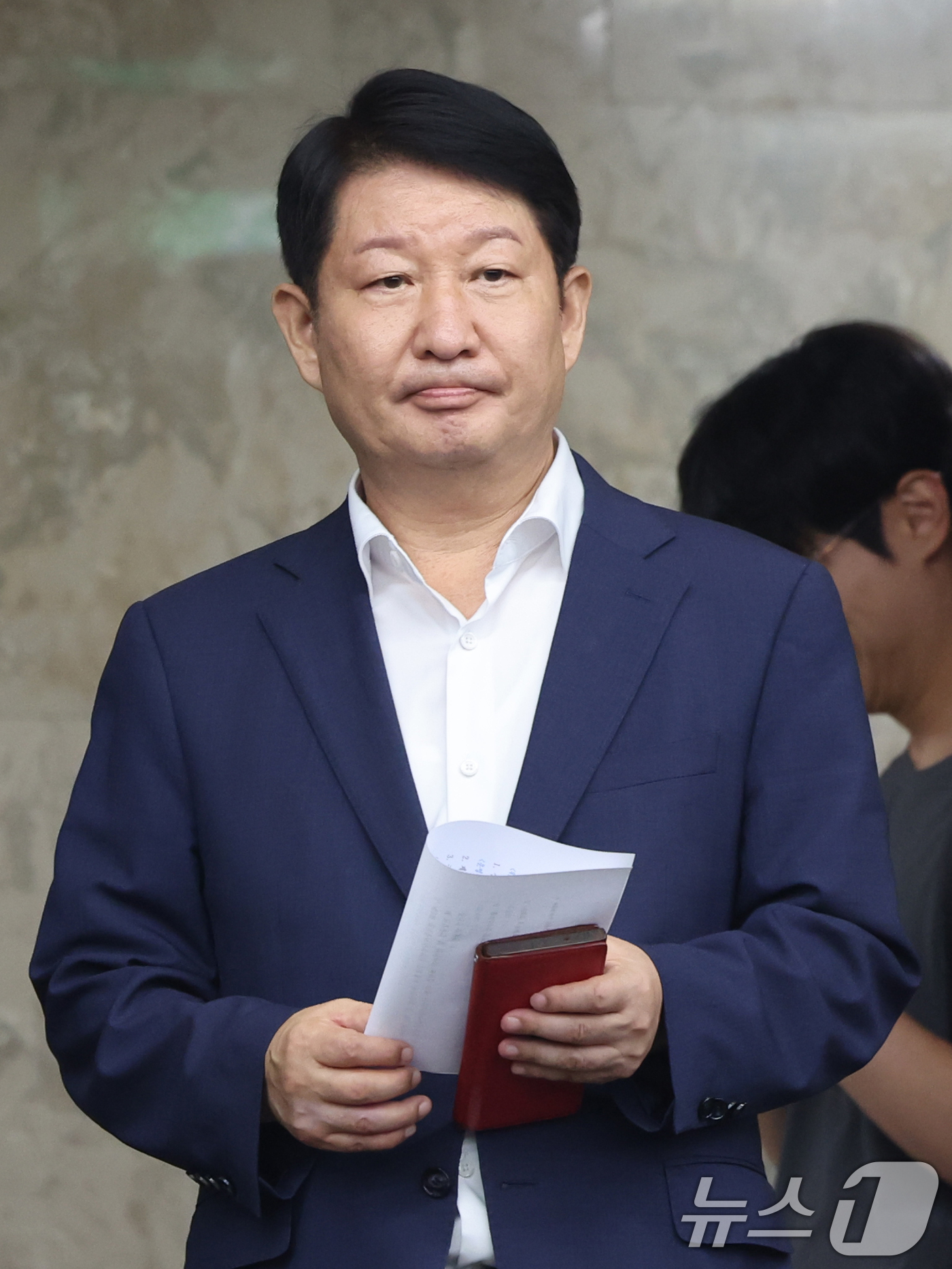 (서울=뉴스1) 황기선 기자 = 권영진 국민의힘 의원이 30일 오후 서울 여의도 국회에서 열린 제22대 국회 후반기 상임위원장 후보자 선출 의원총회에 참석하고 있다.  2026.7 …