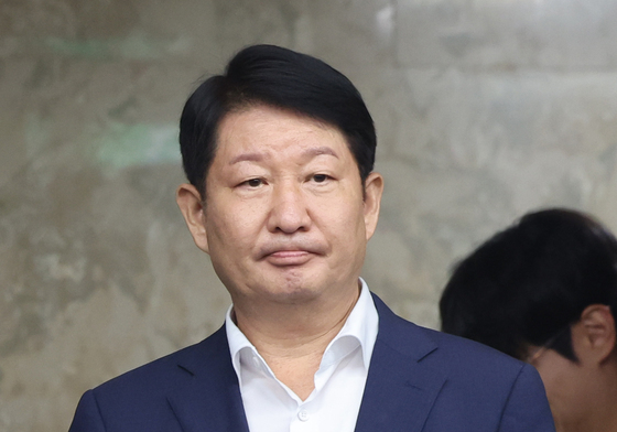 의총 참석하는 권영진 의원