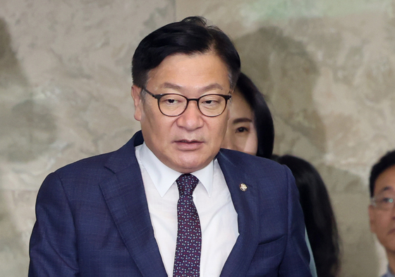 의총 참석하는 정점식 원내대표