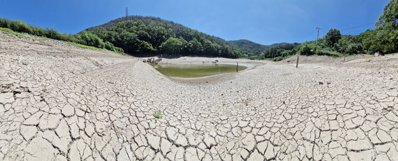 농업용수 '경계'…메마른 백안저수지