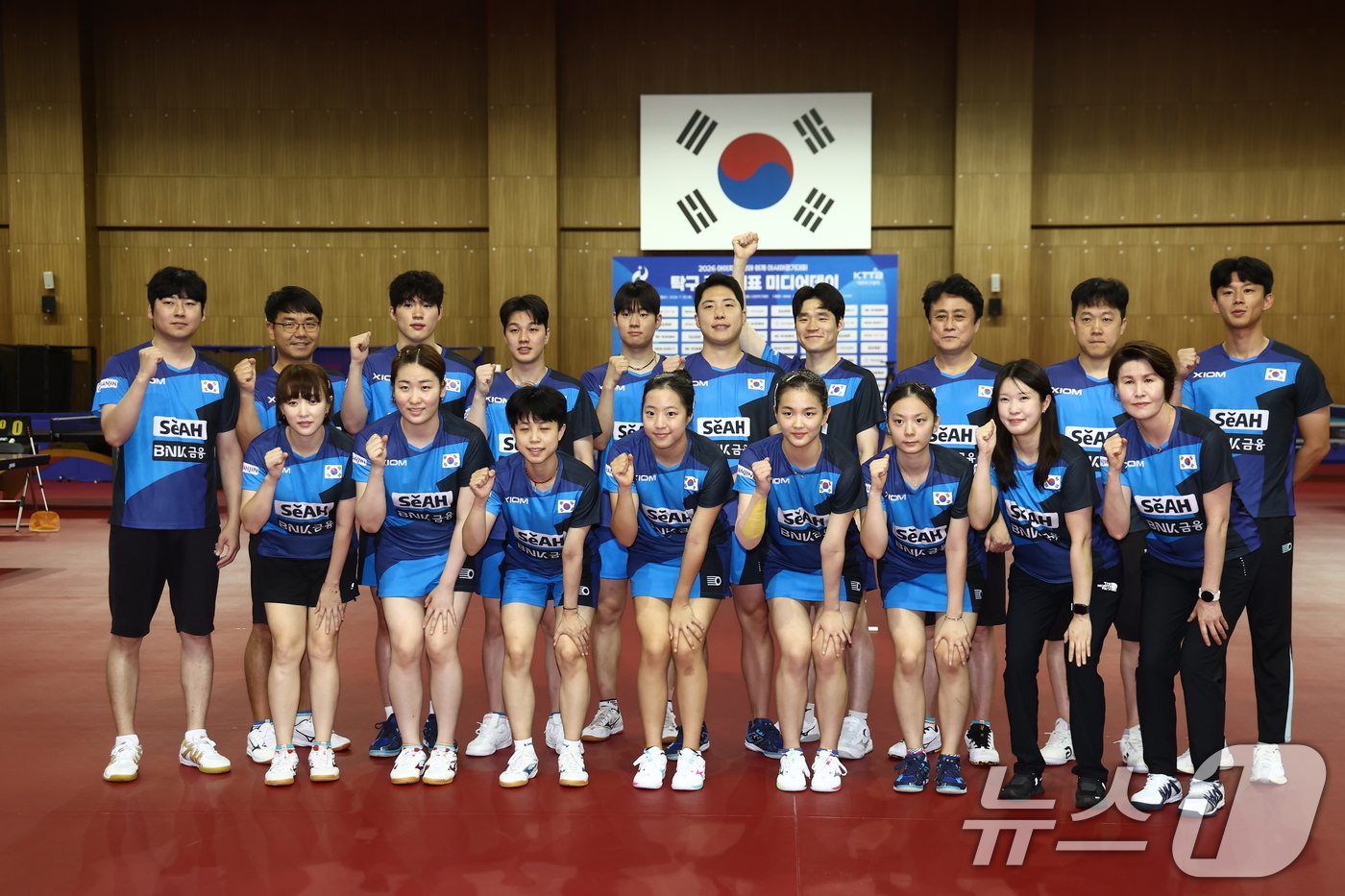 (진천=뉴스1) 김민지 기자 = 2026 아이치-나고야 아시안게임을 앞둔 탁구 국가대표 선수들이 30일 오후 충북 진천군 진천국가대표선수촌에서 기념촬영을 하고 있다. 2026.7. …
