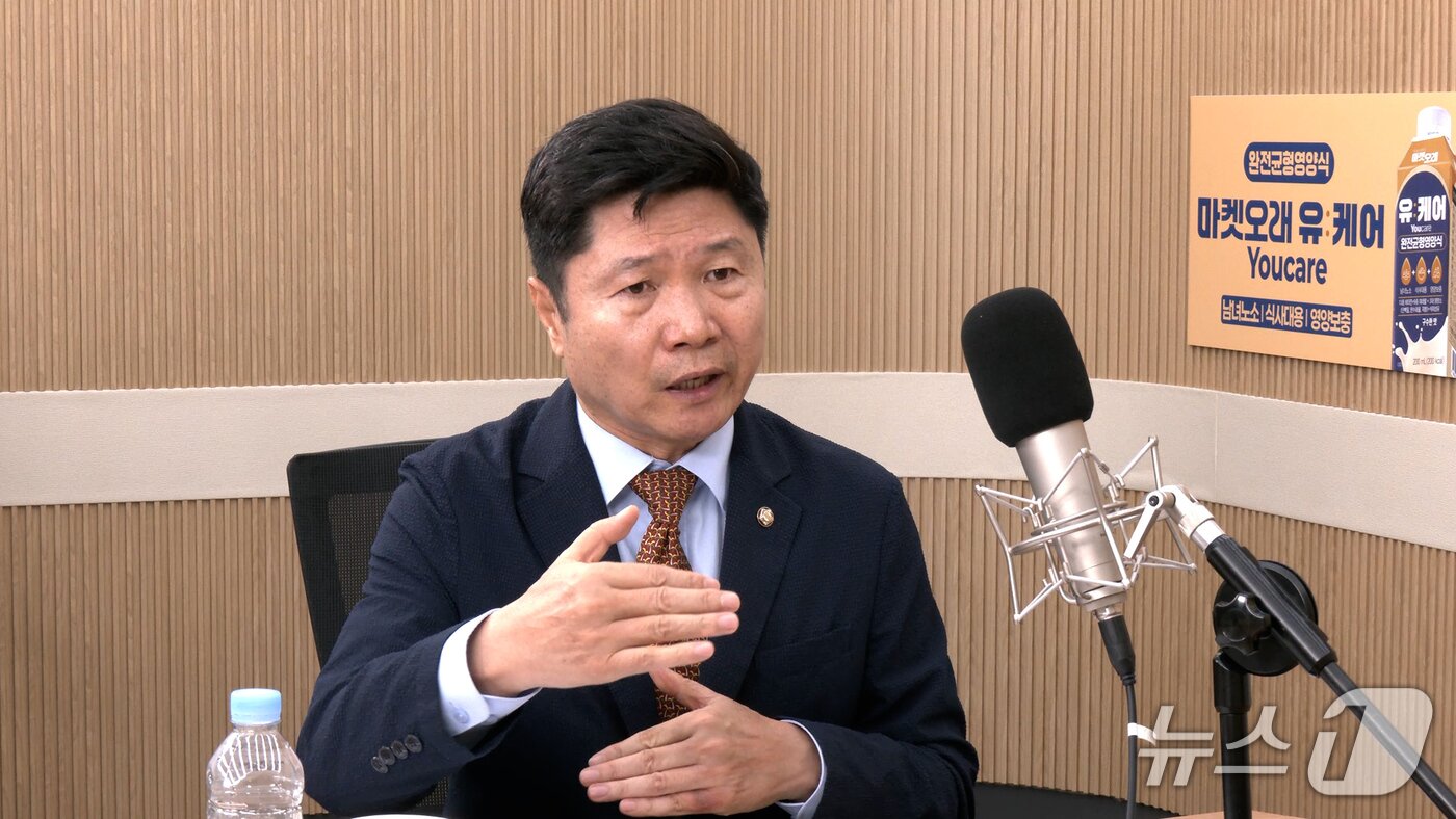 본문 이미지 - 홍기원 더불어민주당 의원이 뉴스1TV '팩트앤뷰'에 출연해 질문에 답하고 있다. 2026.7.30./뉴스1