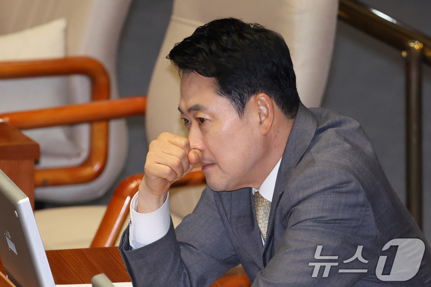 (서울=뉴스1) 신웅수 기자 = 장동혁 국민의힘 대표가 30일 서울 여의도 국회에서 열린 제437회국회(임시회) 제3차 본회의에서 생각에 잠겨 있다. 2026.7.30/뉴스1