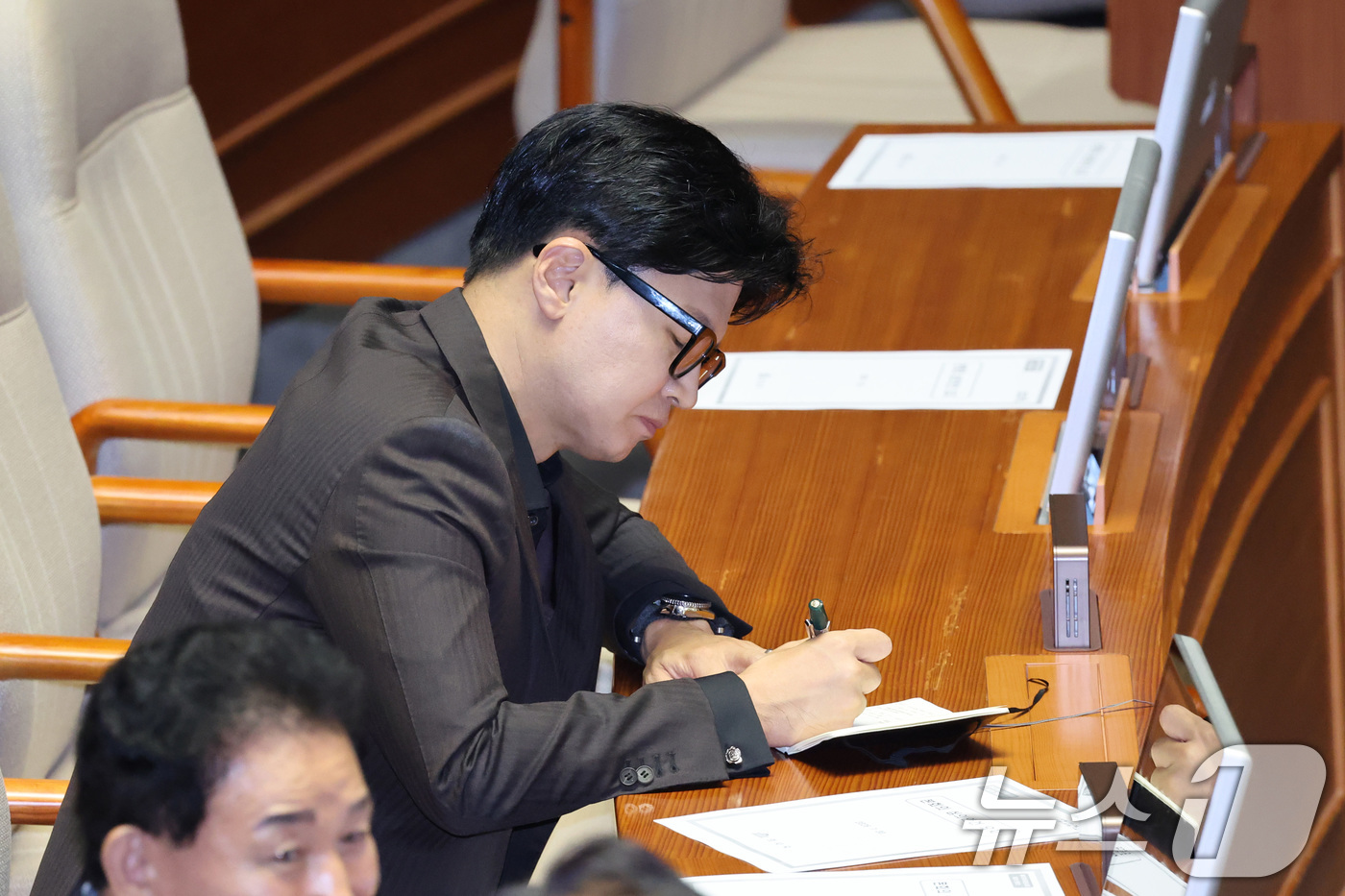 (서울=뉴스1) 신웅수 기자 = 한동훈 무소속 의원이 30일 서울 여의도 국회에서 열린 제437회국회(임시회) 제3차 본회의에 자리하고 있다. 2026.7.30/뉴스1