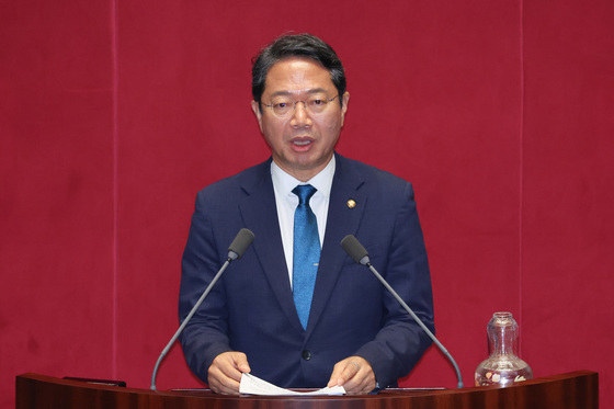 '보완수사권 폐지' 형소법 본회의 상정…野 필버 돌입