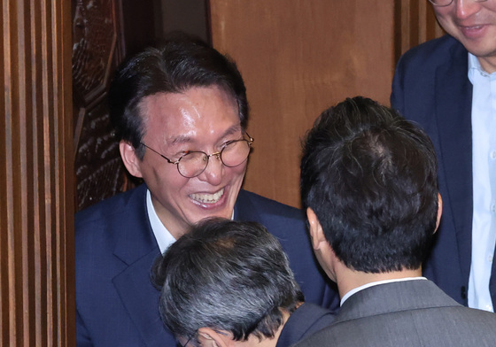 인사나누는 김민석 의원